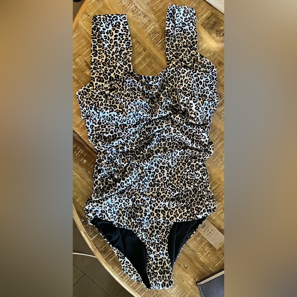Albion NWT Leopard Print Women’s Swimsuit XXL